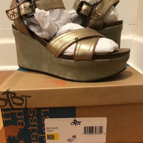 OTBT Bee Cave Wedge Sandal - Picture 2 of 6